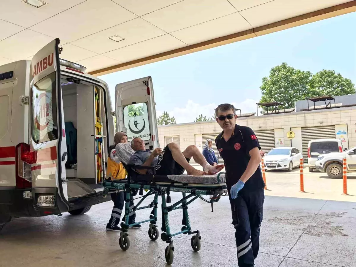 İnegöl'de Motosiklet ve Bisiklet Çarpıştı: 2 Yaralı