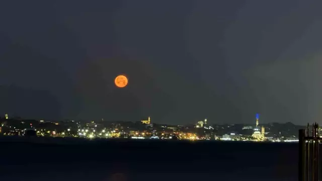 The Strawberry Full Moon Captured in Istanbul After 18 Years