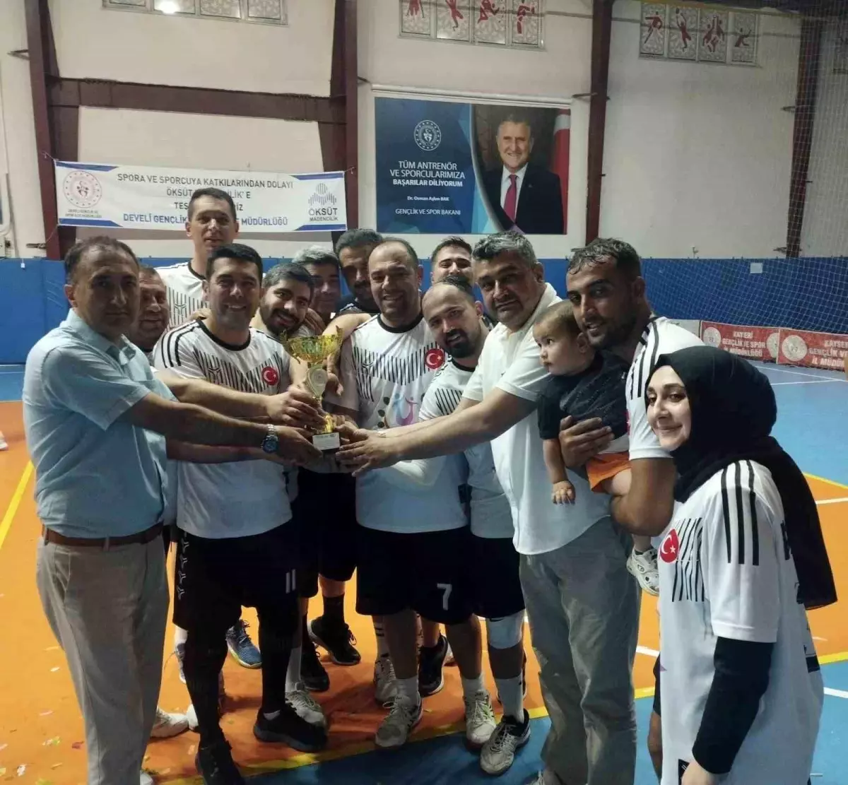 Develi'de voleybol coşkusu