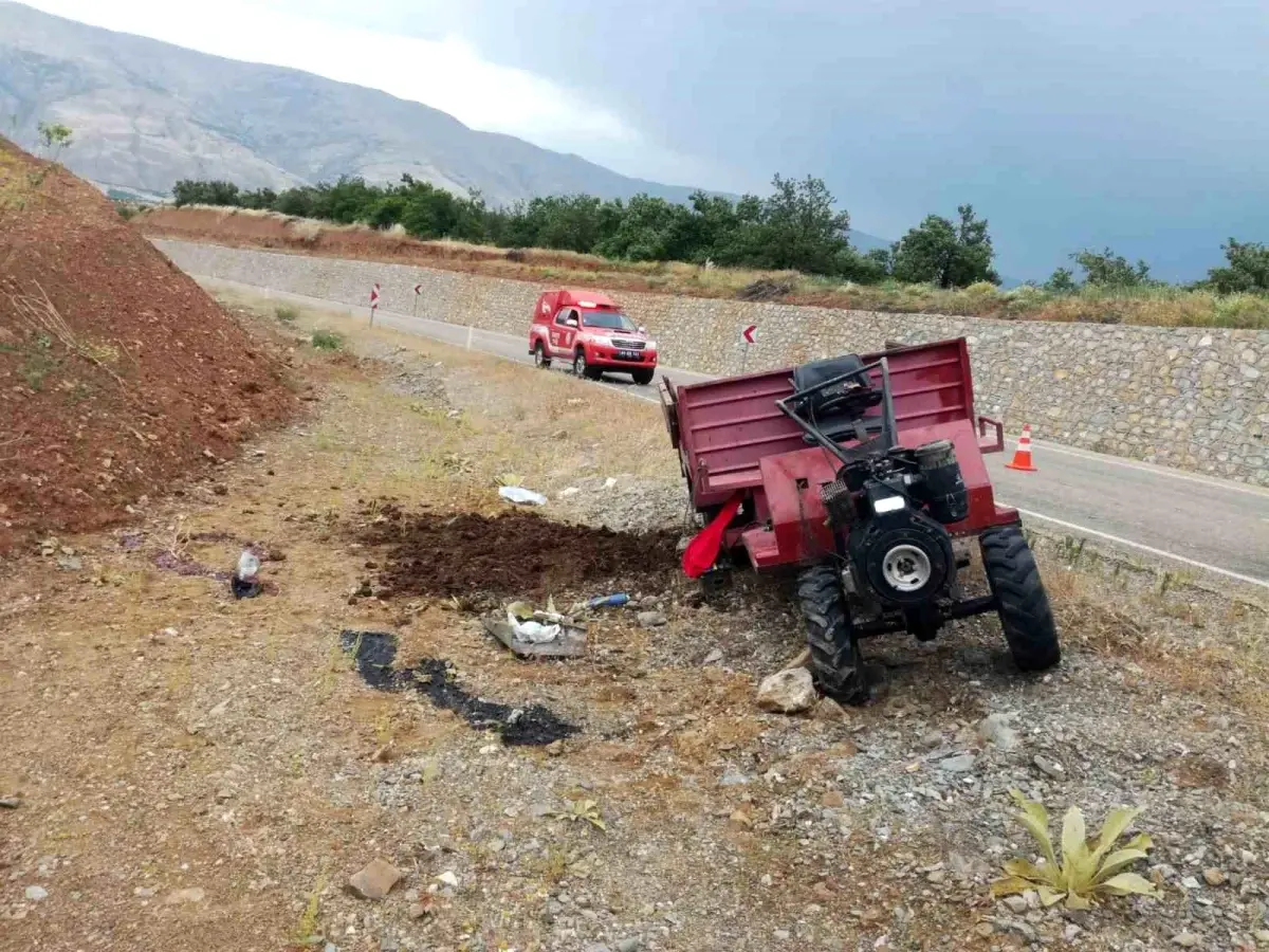Malatya'da Devrilen Çapa Motorunun Altında Kalan Sürücü Hayatını Kaybetti