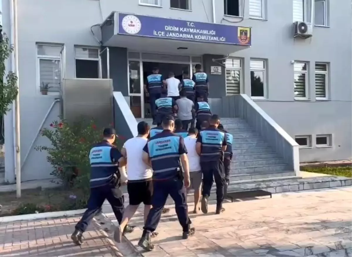 Didim'de Tur Otobüsüne Saldırı: 5 Şüpheli Adliyeye Sevk Edildi