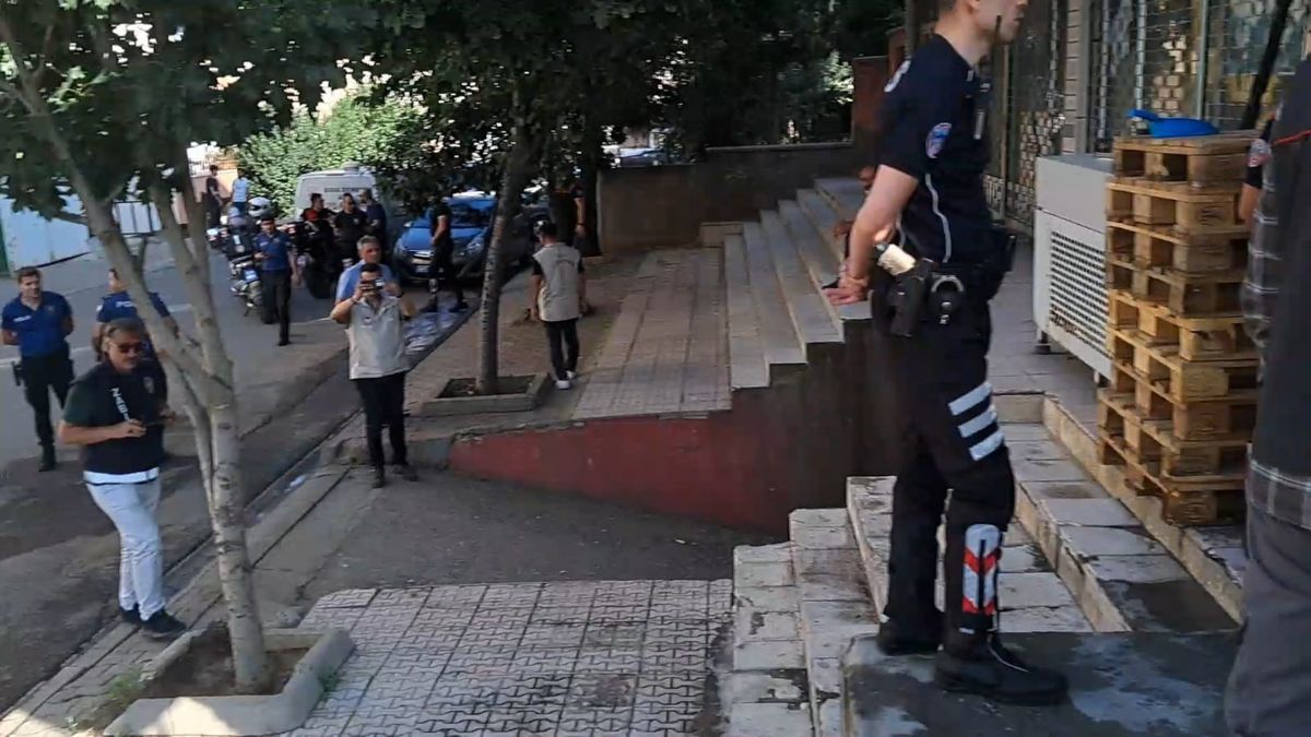 Bingöl'de Gıda Toptancısına Cezalı Denetim: Etiketsiz Yoğurt ve Tarihi Geçmiş Peynir Ele Geçirildi