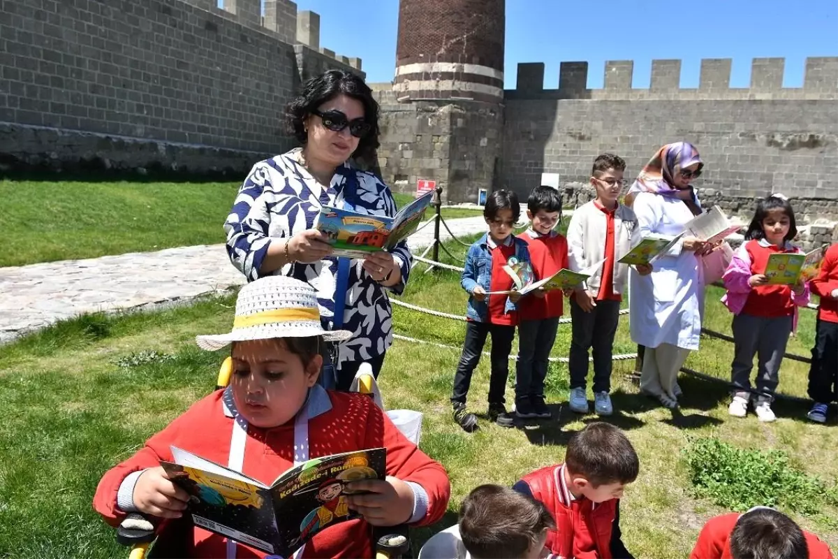 Erzurum'da 'Okulumu Seviyorum' Projesi ile Okuma Şenliği Düzenlendi
