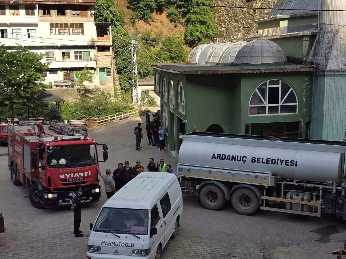 Artvin'de Yangın Korkusu, Köylüler Müdahale Etti