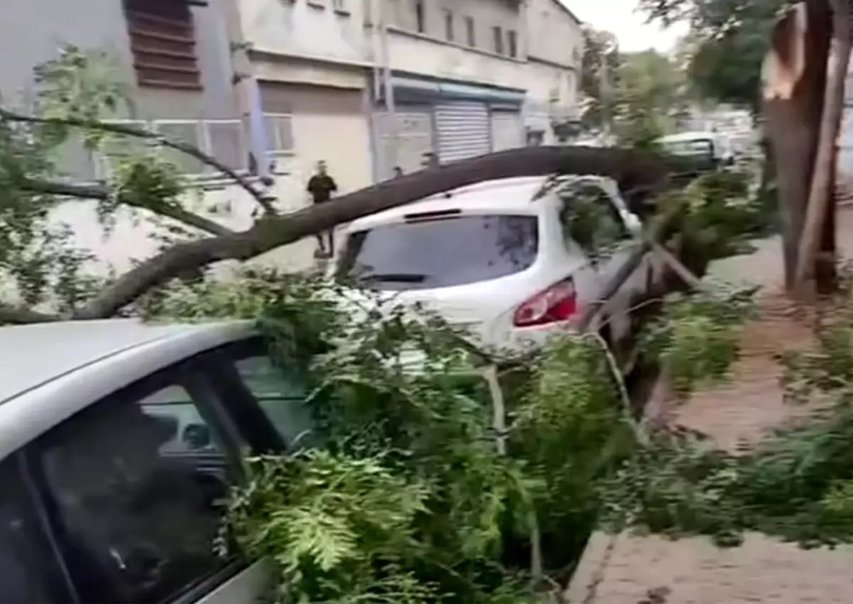 Gaziantep'te Şiddetli Fırtına ve Yağış Hayatı Felç Etti