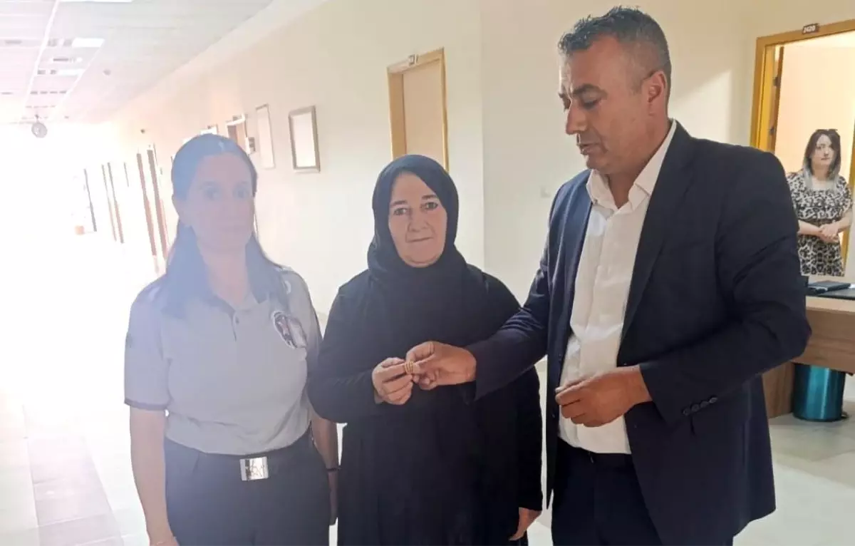 Hakkari Hastanesi'nde Bulunan Yüzük Sahibine Teslim Edildi