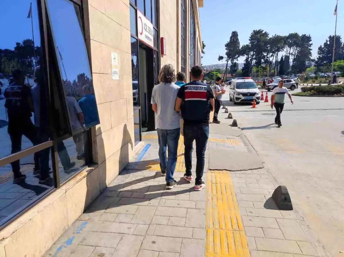 İzmir'de Terör Propagandası Yapan 5 Kişi Gözaltına Alındı