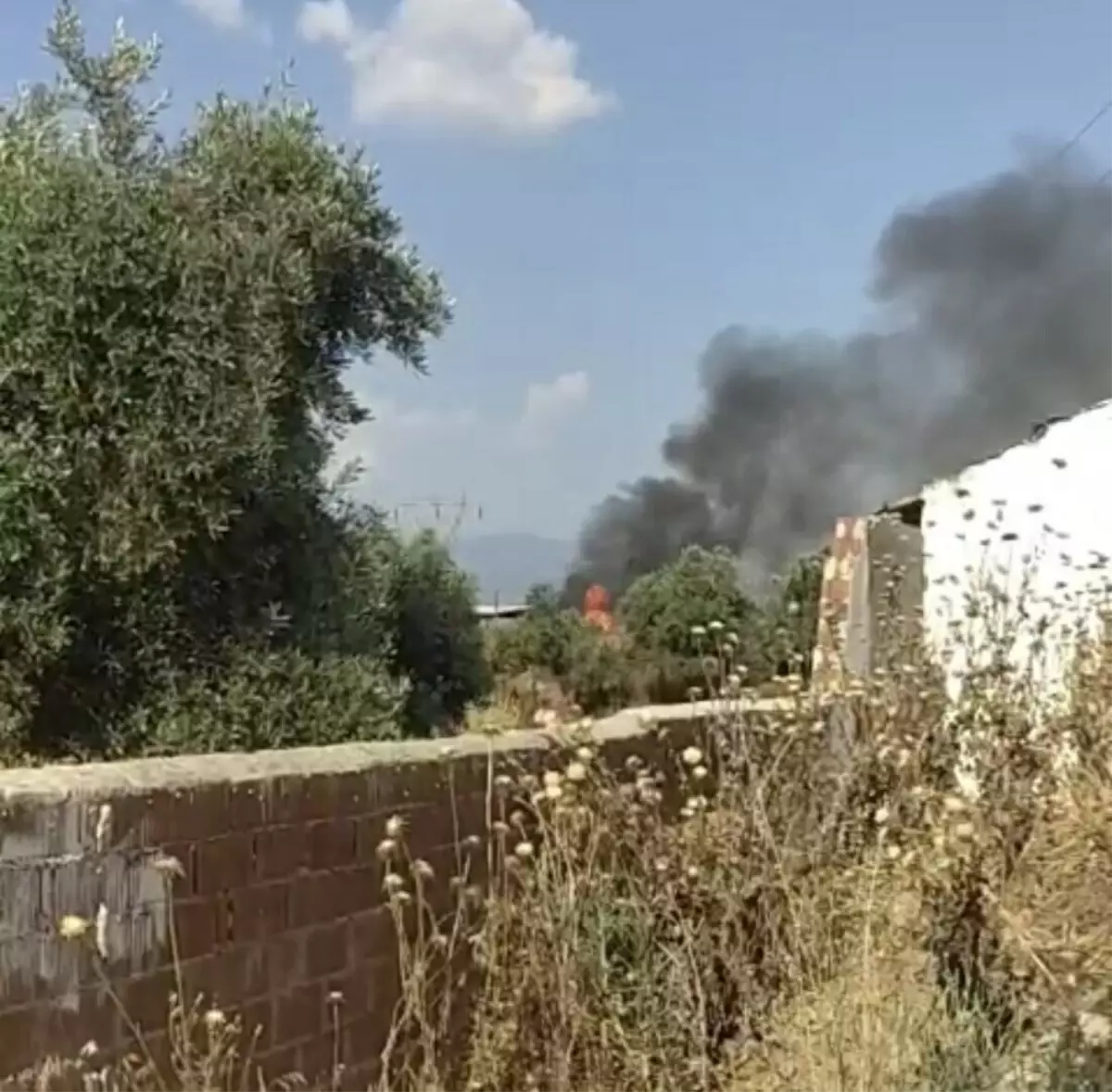 İzmir'de Yangında 1 Yaşındaki Çocuk Dumandan Etkilendi