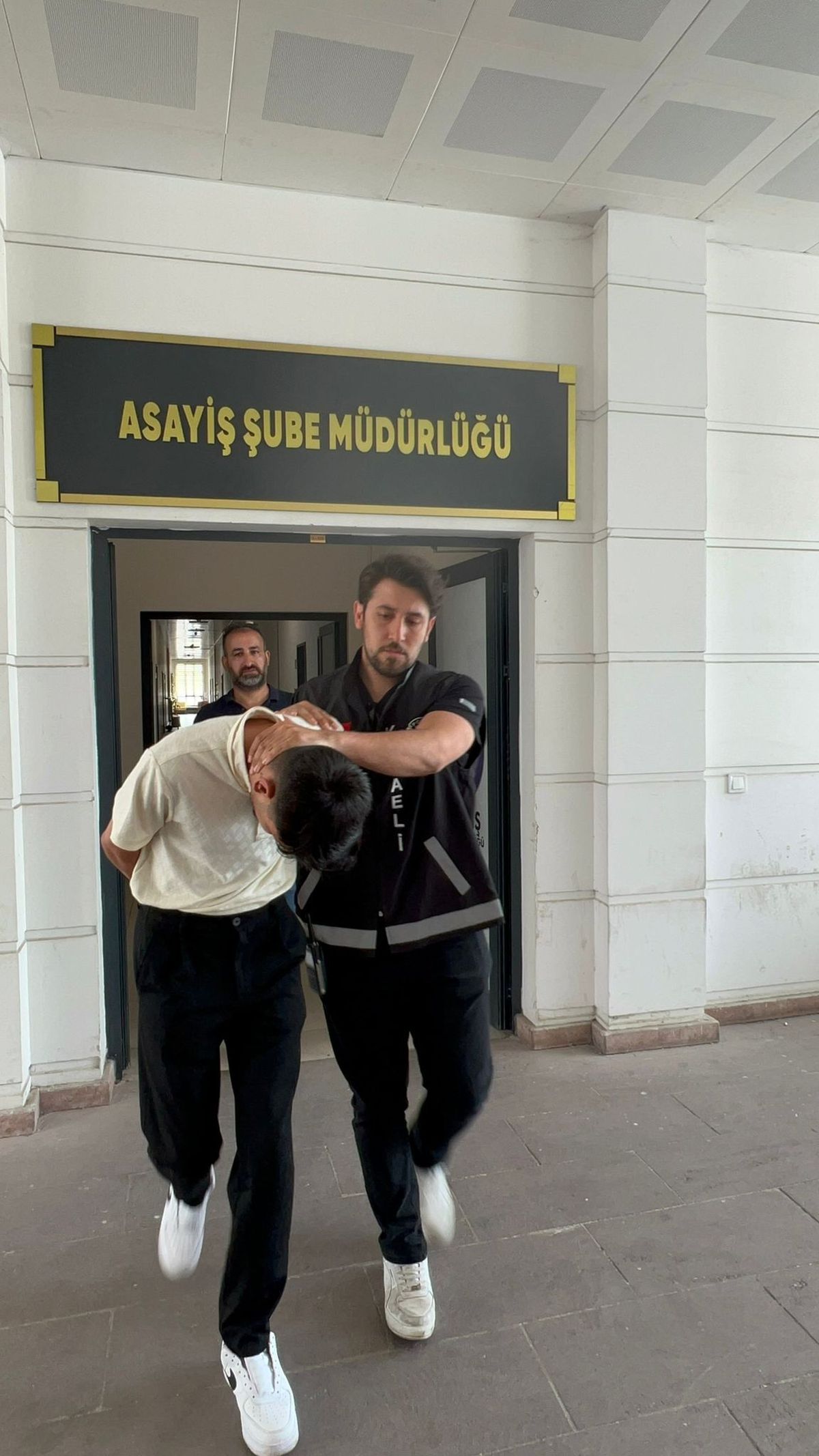 Kocaeli'de Dolandırıcı Polis Taklidi Yapan Şahıs Tutuklandı