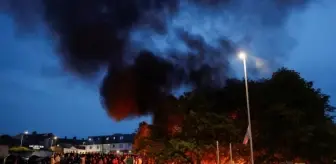 İrlanda'da cinsel saldırı iddiası sonrası sokaklar savaş alanına döndü