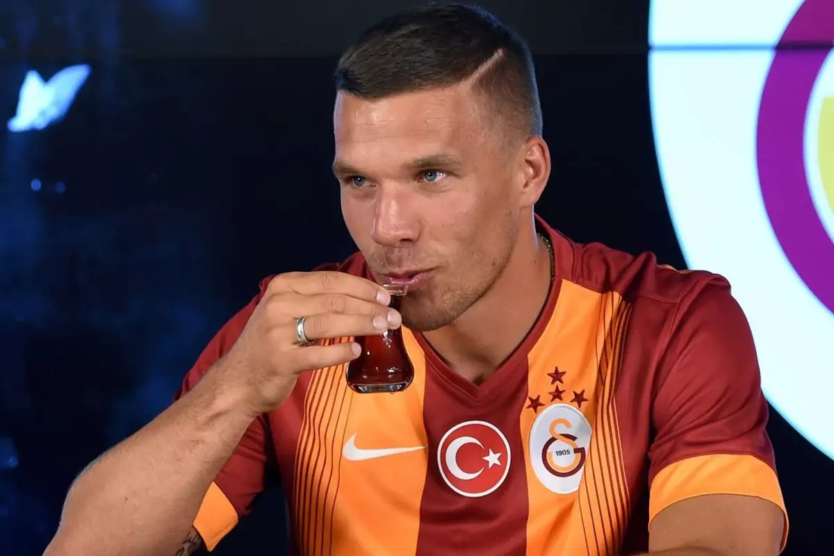 Podolski'nin Sane paylaşımına yorum yağıyor