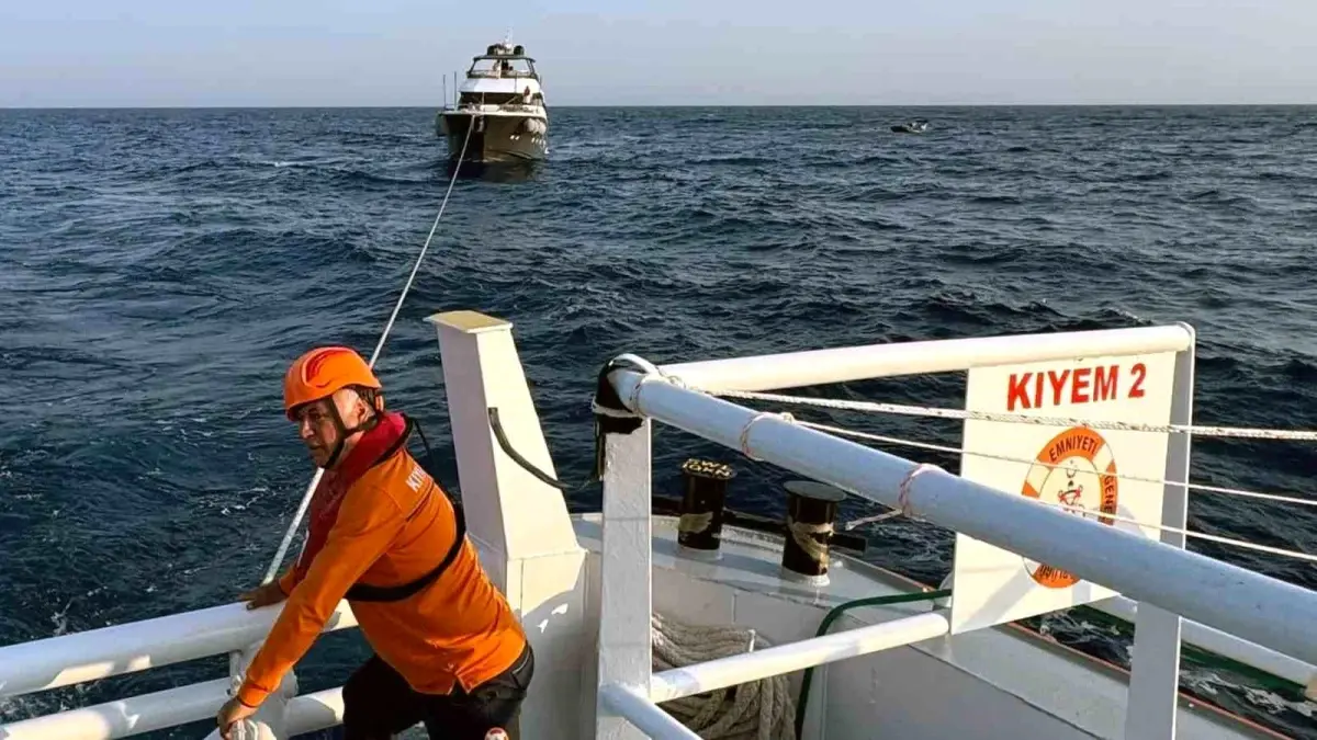 Marmaris Açıklarında Tekne Kurtarıldı