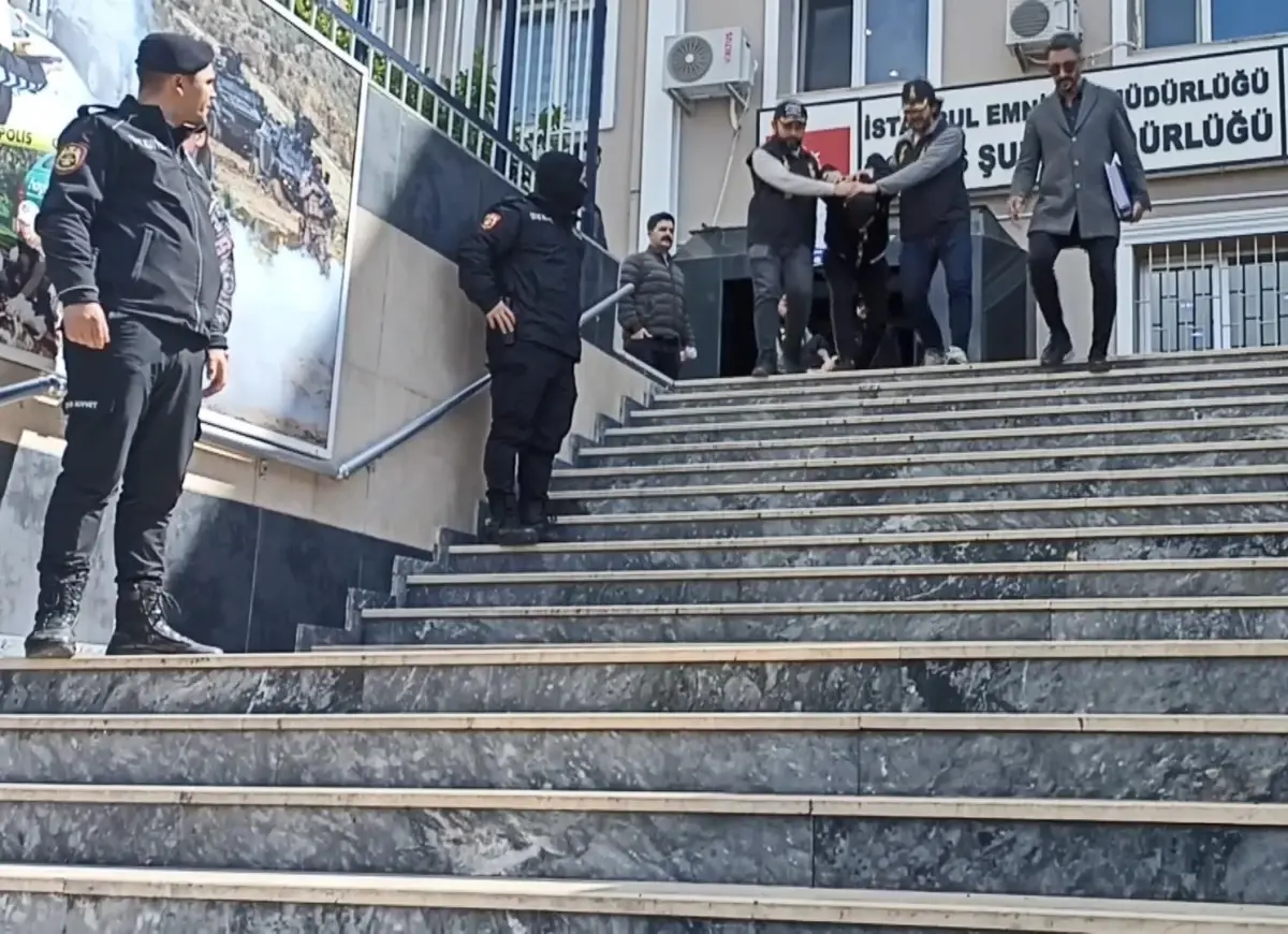 Kadıköy'de Bıçaklı Saldırı Davasında İki Sanık Hakim Karşısına Çıktı