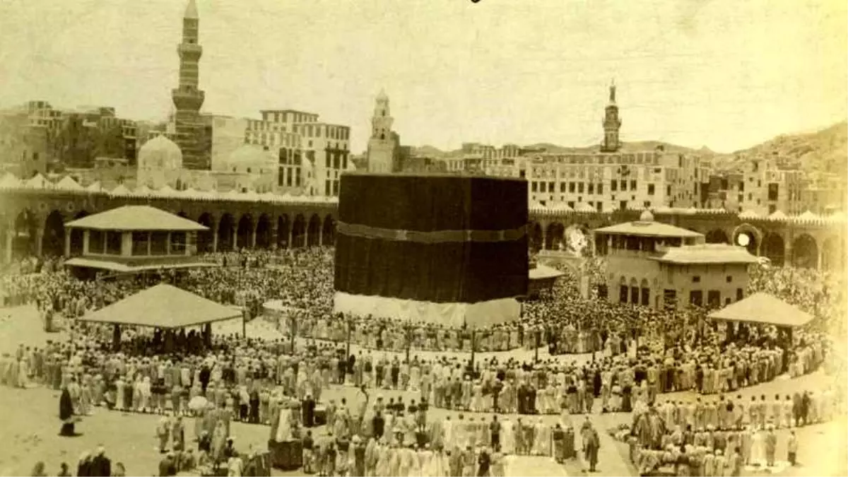 Mekke'ye girmek için Müslüman olan Avrupalı 'casus' Kâbe'nin tarihi fotoğraflarını nasıl çekti?