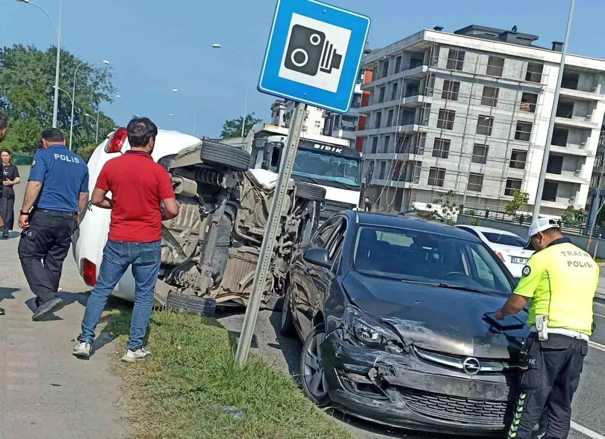 Ordu'da Otomobil Kazası: Sürücüler Yaralanmadan Kurtuldu