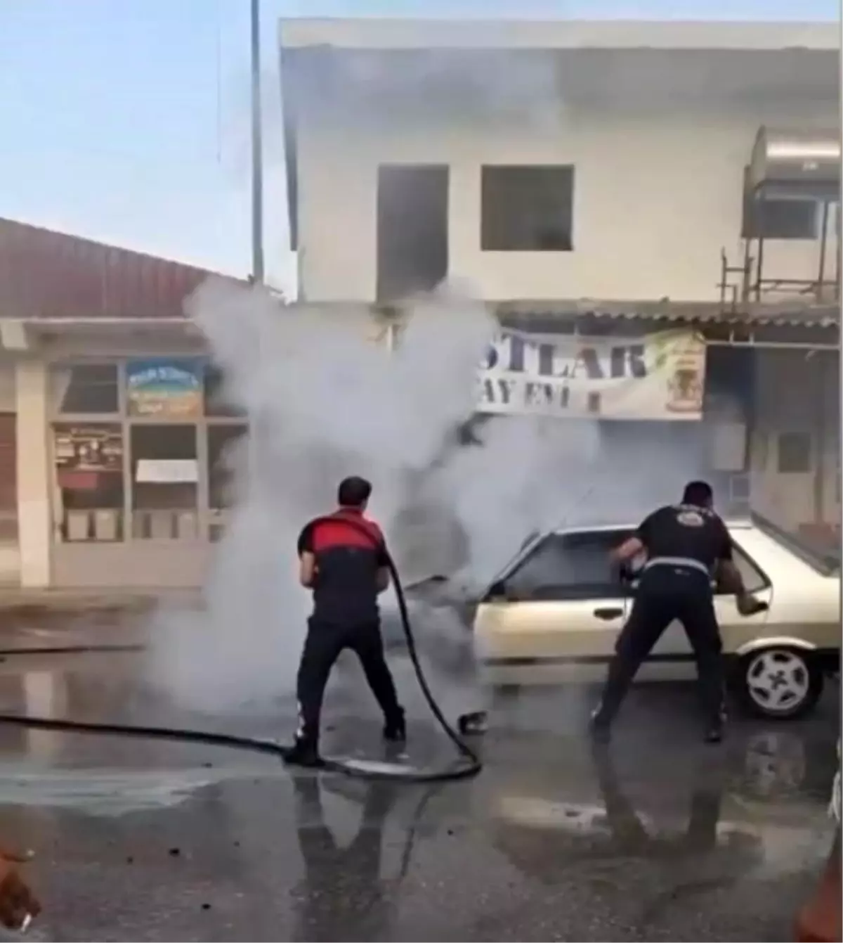 Osmaniye'de Seyir Halindeki Otomobil Yandı