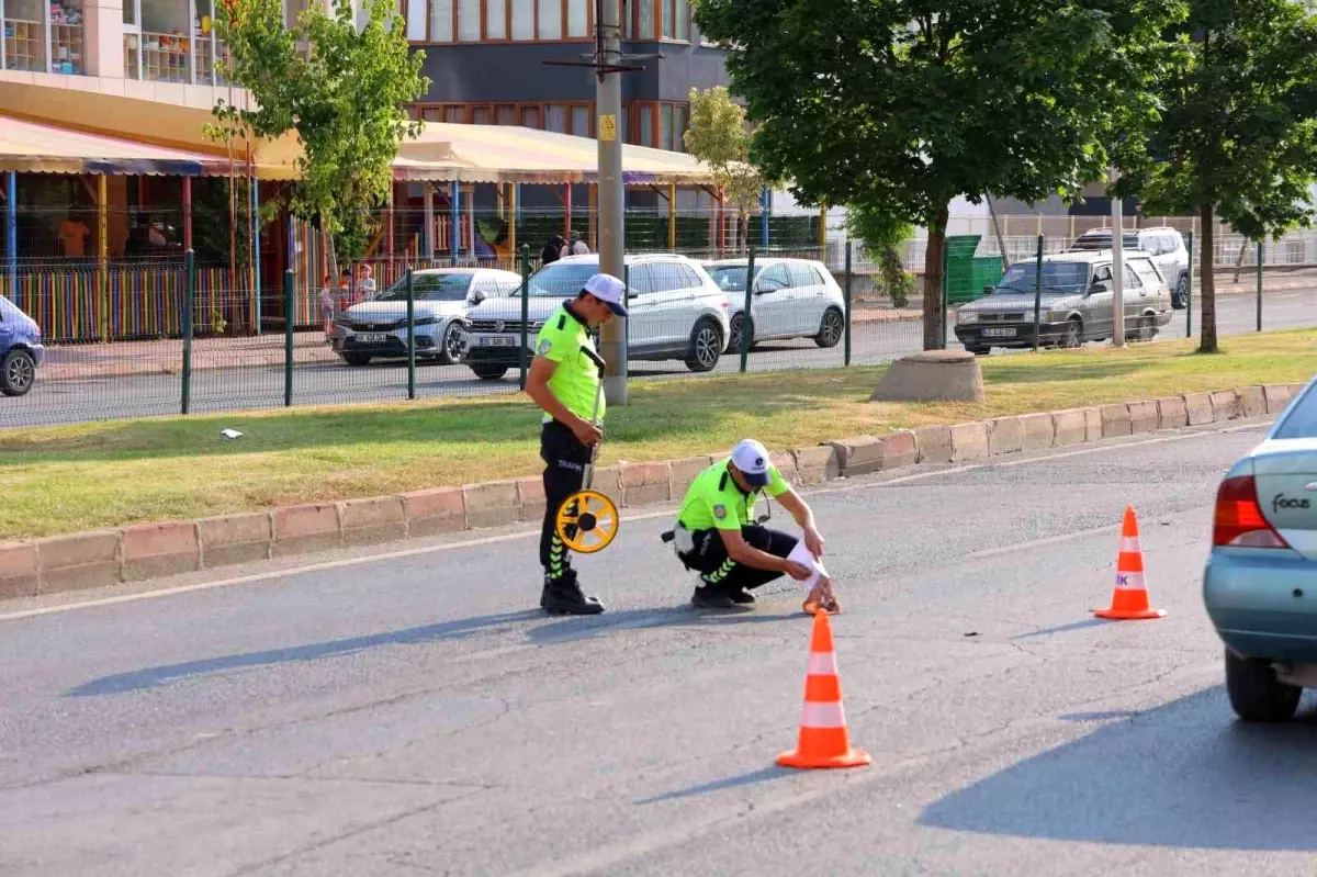 Kahramanmaraş'ta Yol Ortasında Kaza: 42 Yaşındaki Kadın Hayatını Kaybetti