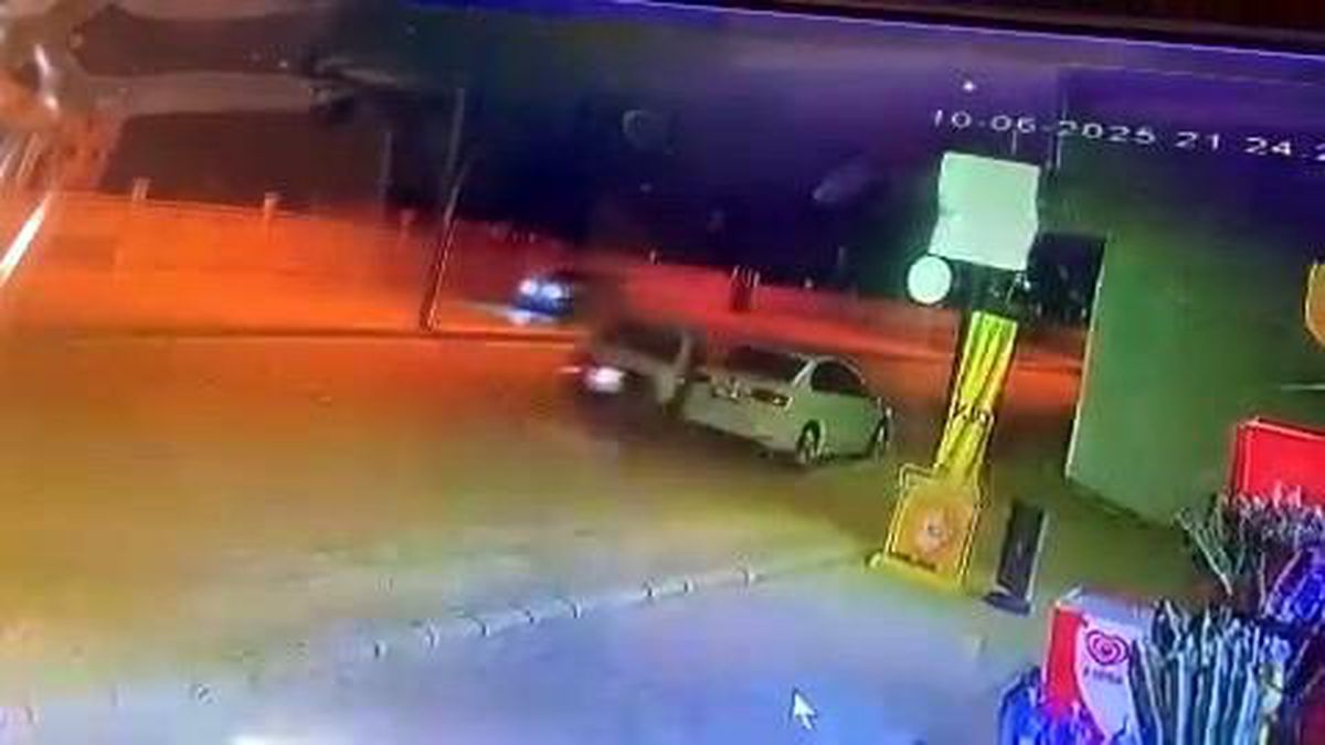 Elazığ'da Sürücü Park Halindeki Araca Çarpıp Kaçtı