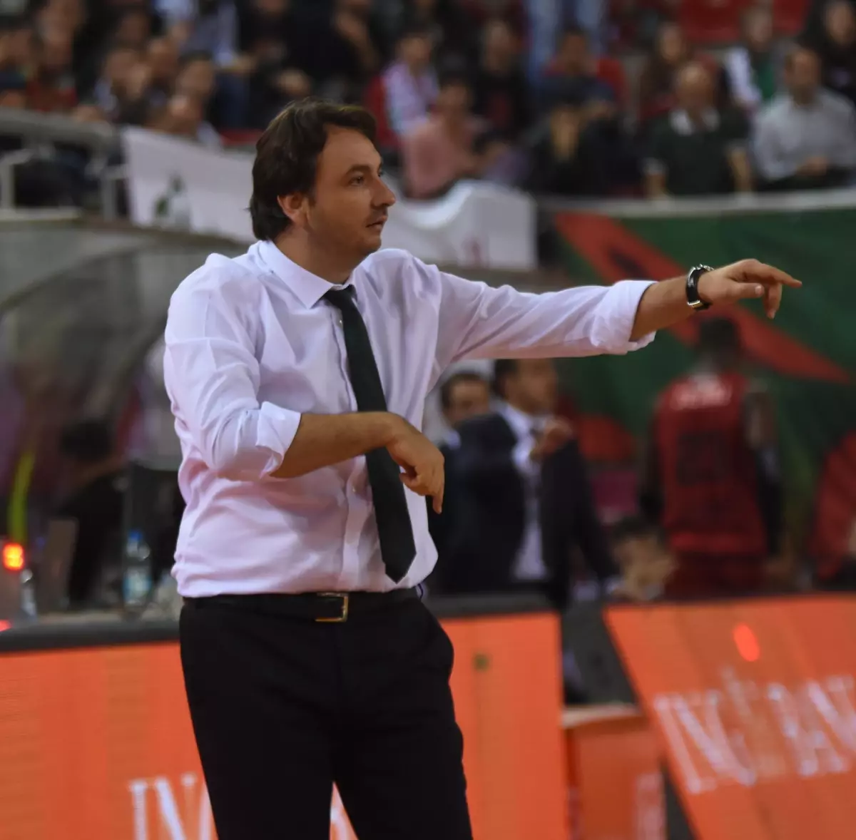 Antrenör Özhan Çıvgın, Aliağa Petkimspor ile Sözleşme İmzaladı