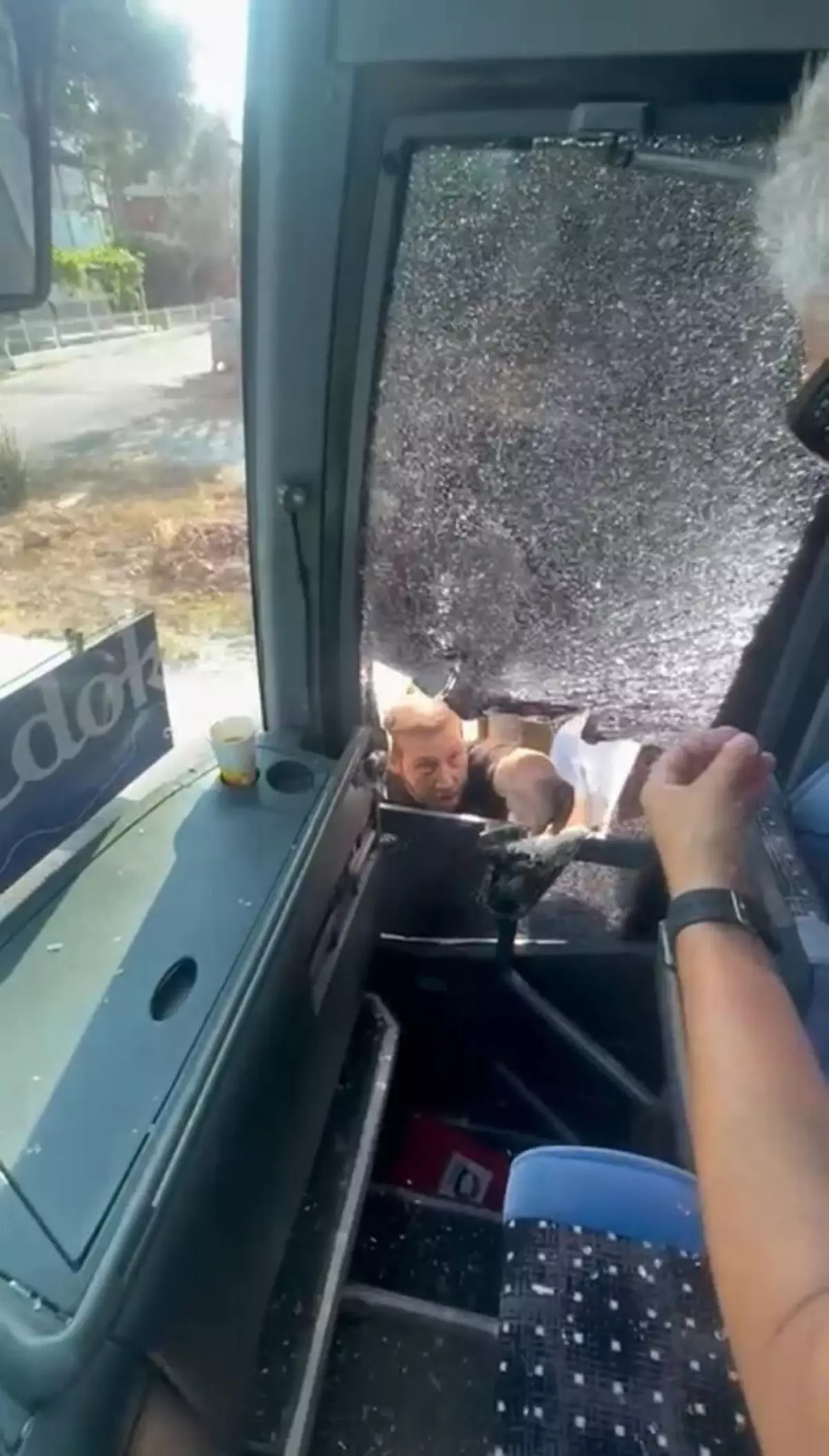 Didim'de Tur Otobüsü Şoförüne Saldırı: 5 Kişi Tutuklandı