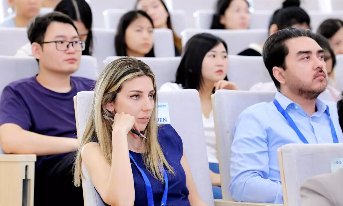 Türk Diş Hekimi Esra Yurtseven, Çin'de Diş Hekimliği Eğitimine Katıldı