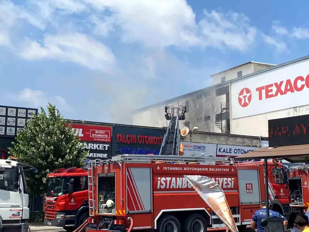 Ümraniye'de Oto Sanayi Sitesi'nde Yangın