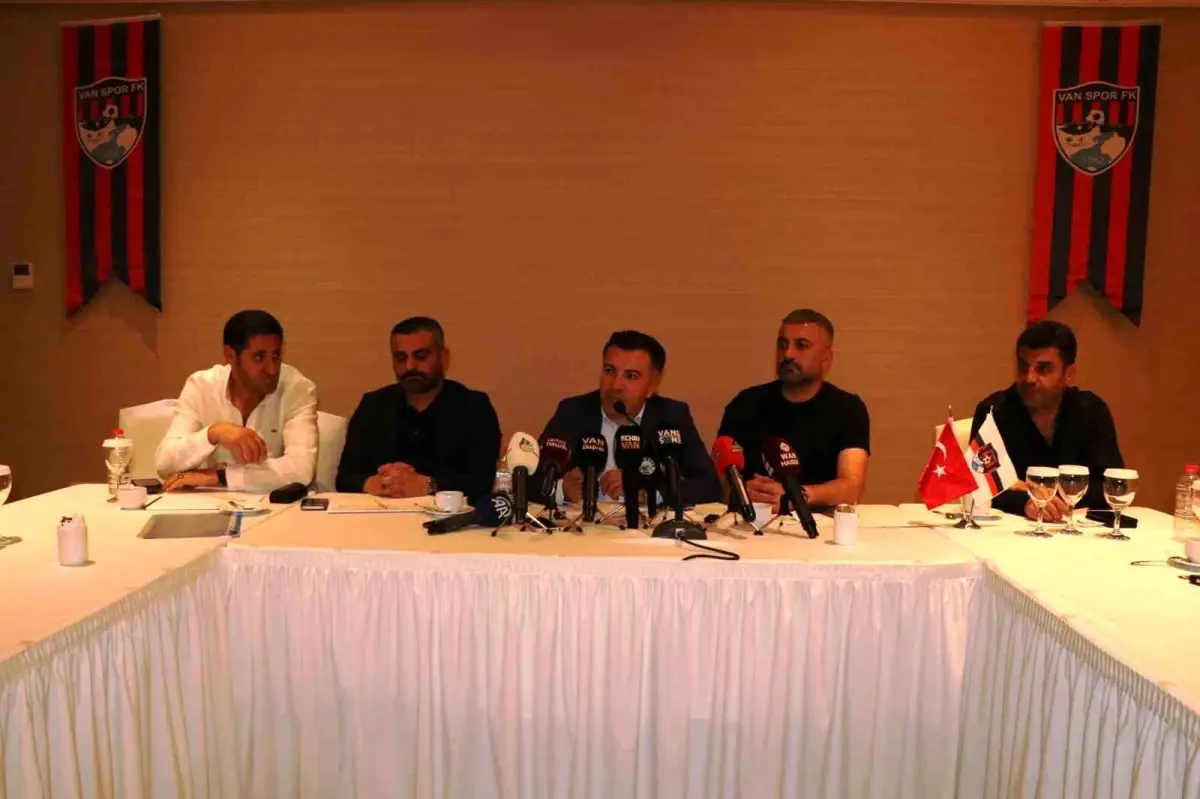 Vanspor FK Başkanı Erol Temel'den Önemli Açıklamalar