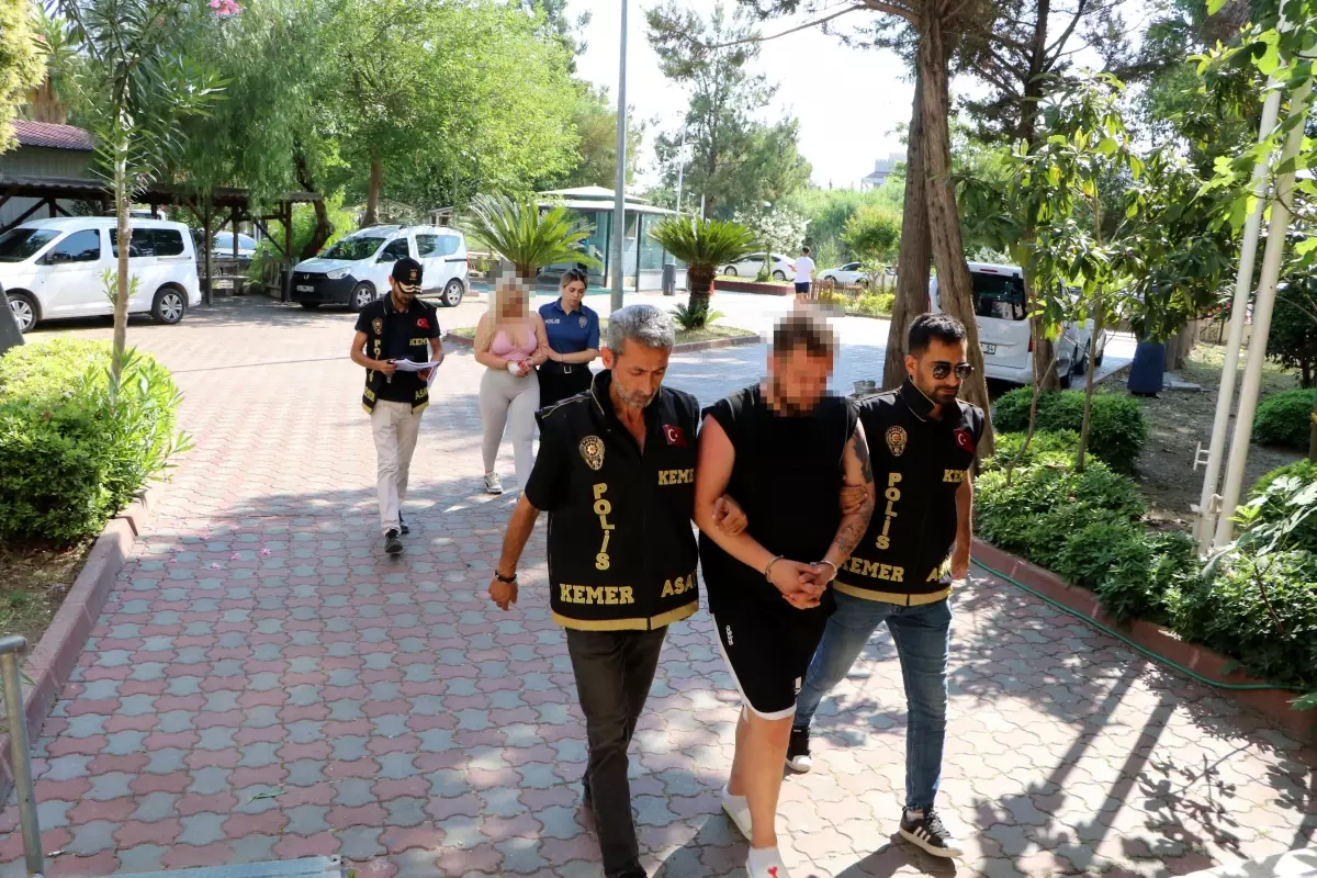 İlişki vaadiyle buluştukları 3 çocuğu dövüp paralarını aldılar