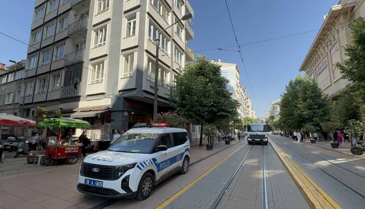 Eskişehir'de Yalnız Yaşayan Emekli Doktorun Şüpheli Ölümü