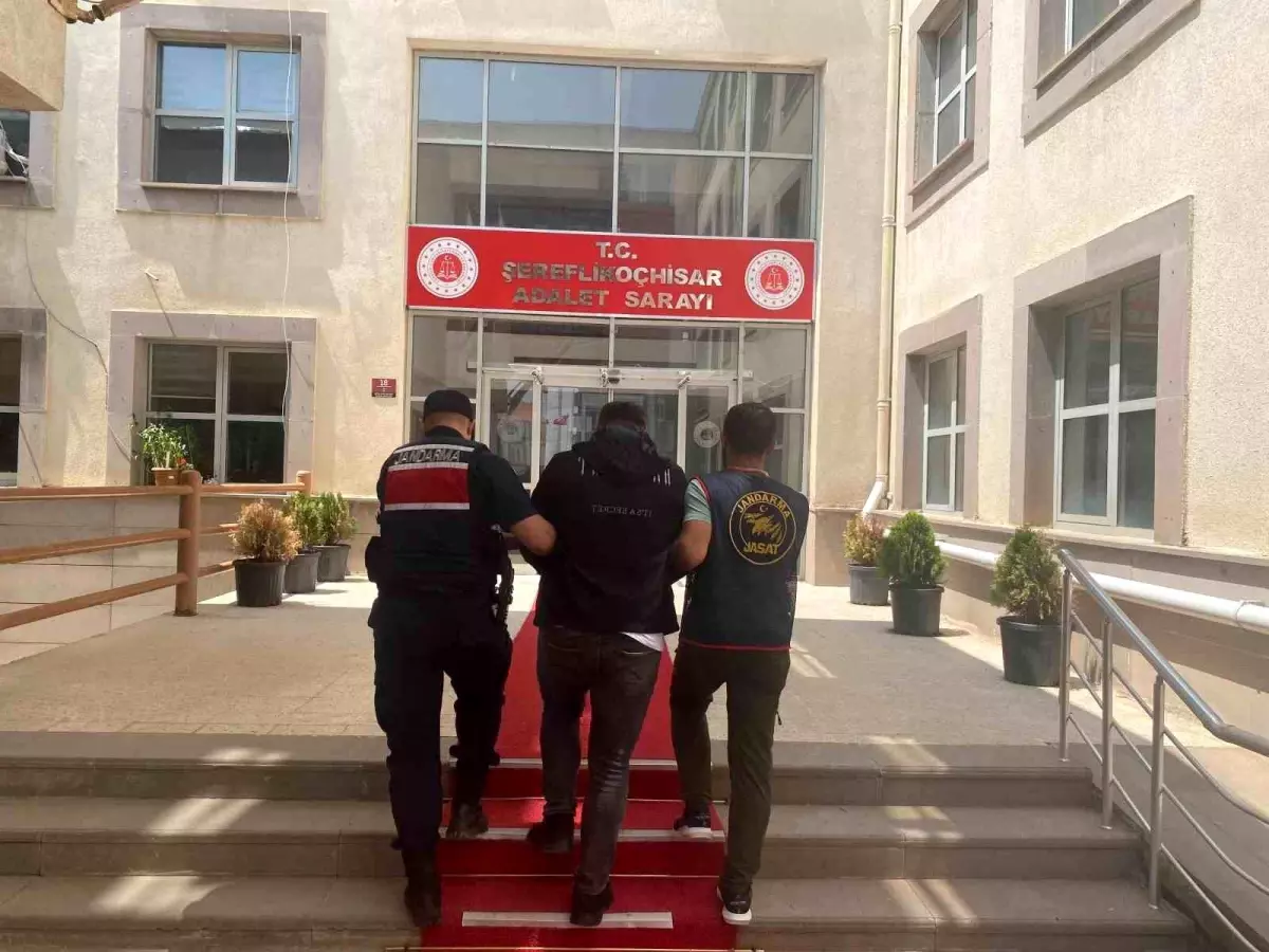 Aksaray'da 37 Yıl Hapis Cezalı Şahıs JASAT Ekipleri Tarafından Yakalandı