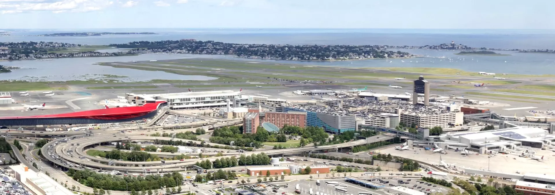 Boston Havalimanı'nda Uçak Pistten Çıktı