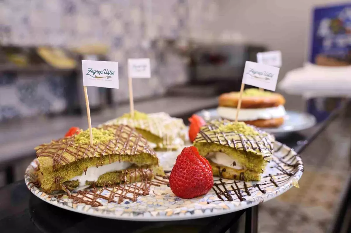 Adana'da Sıcak Hava Dondurmalı Tatlılara Rağbeti Artırdı