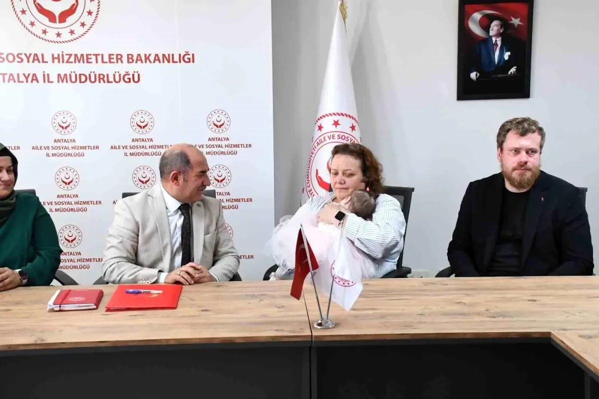 Antalya Havalimanı'nda Terk Edilen Bebek, 7 Ay Sonra Rusya'ya Gönderildi