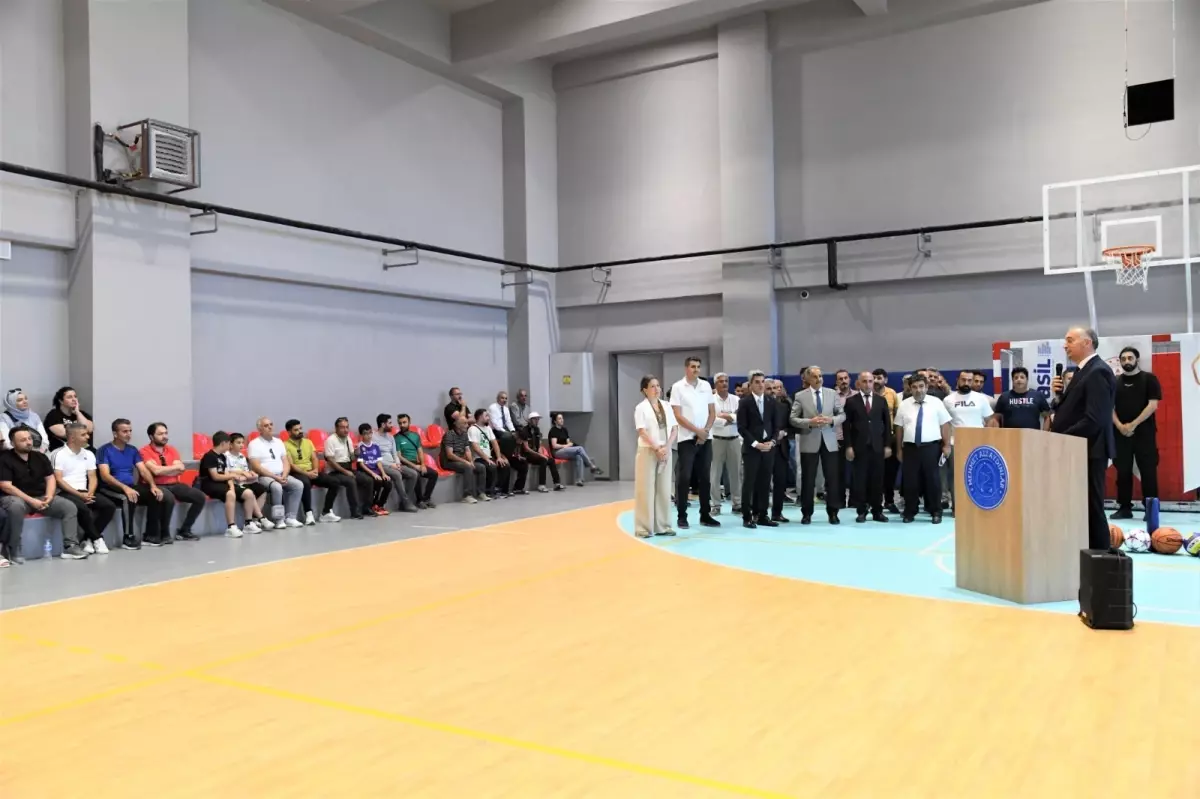 ASELSAN'dan Malatya'ya Spor Malzemesi Yardımı