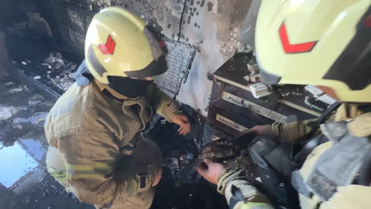 Avcılar'da Ütü Nedeniyle Yangın Çıktı