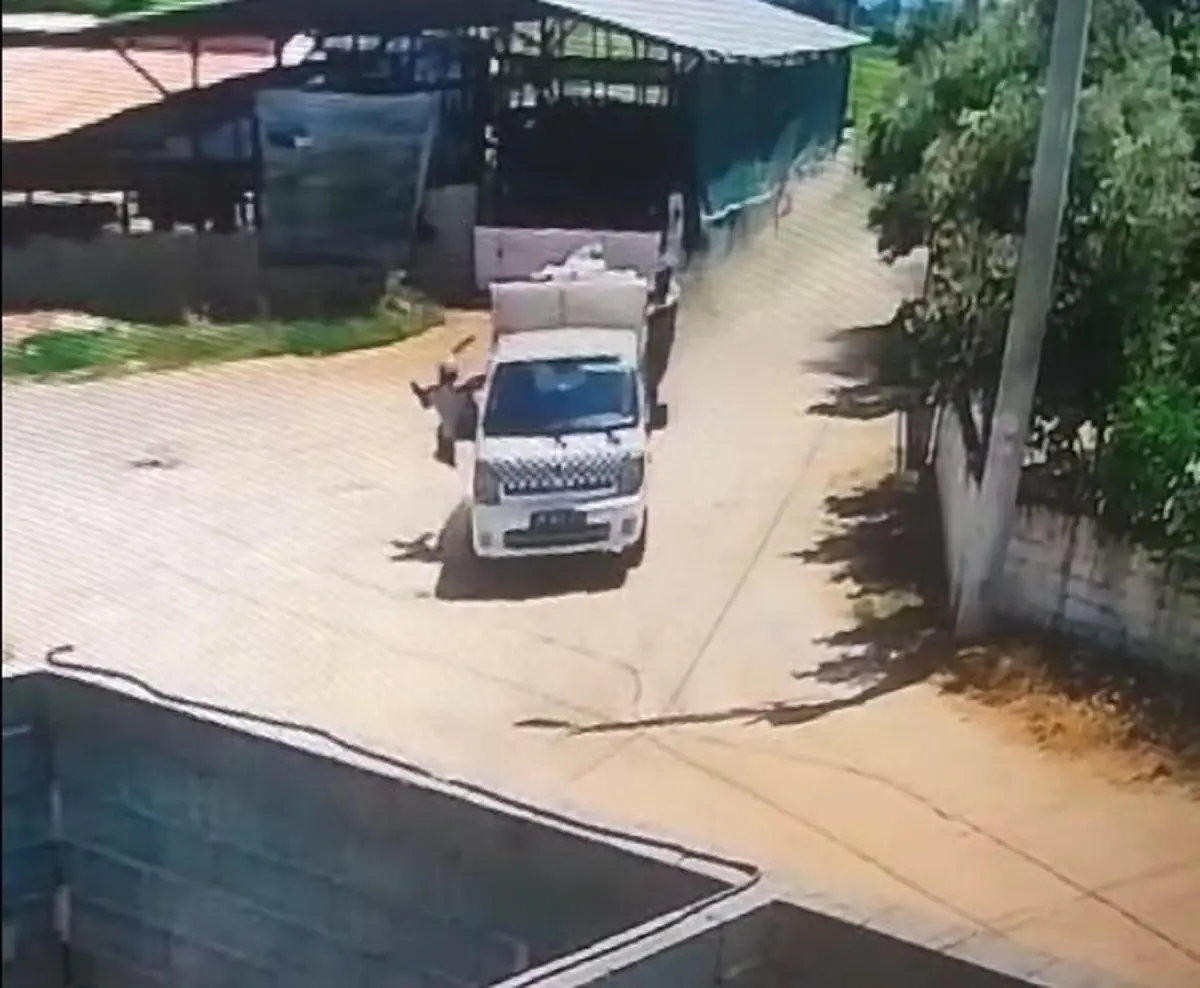 Çöp Aracından Düşen Temizlik İşçisi Ağır Yaralandı