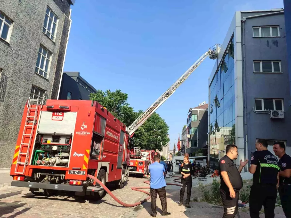 Bahçelievler'de İş Merkezinde Yangın Paniği