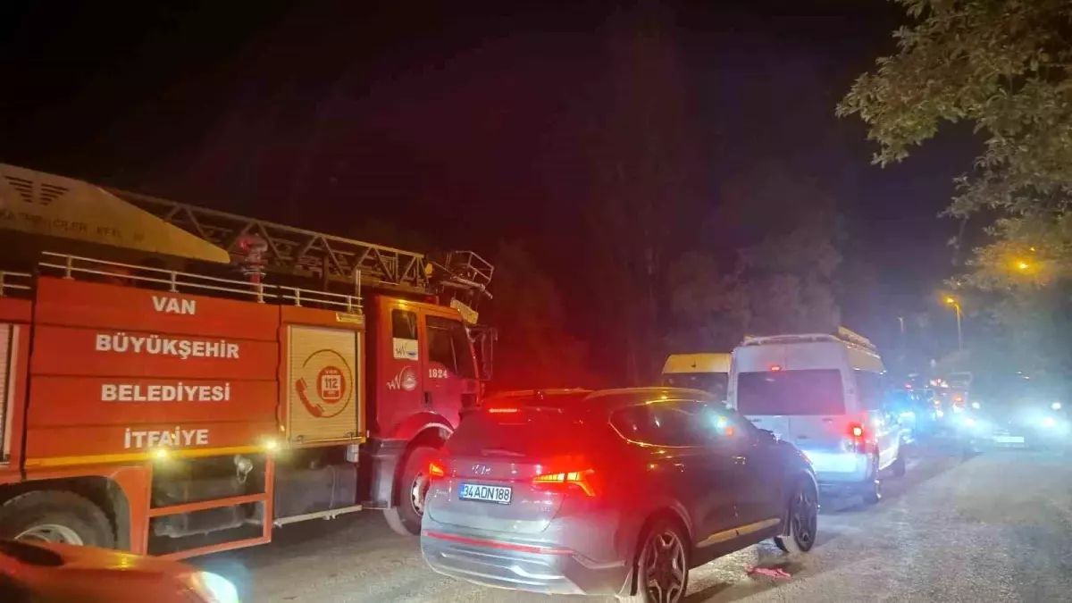 Van'da Müküs Çayı'na Düşen 16 Yaşındaki Kız Hayatını Kaybetti