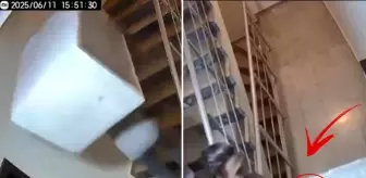 Beyaz eşya getirdikleri apartmandan terlik çalıp gittiler