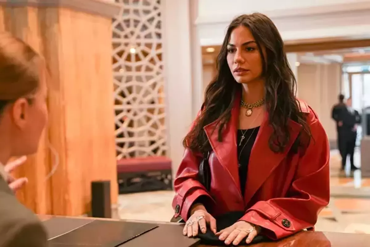Demet' Özdemir'in güzelliği genetikmiş! Ablasıyla pozu çok konuşuldu