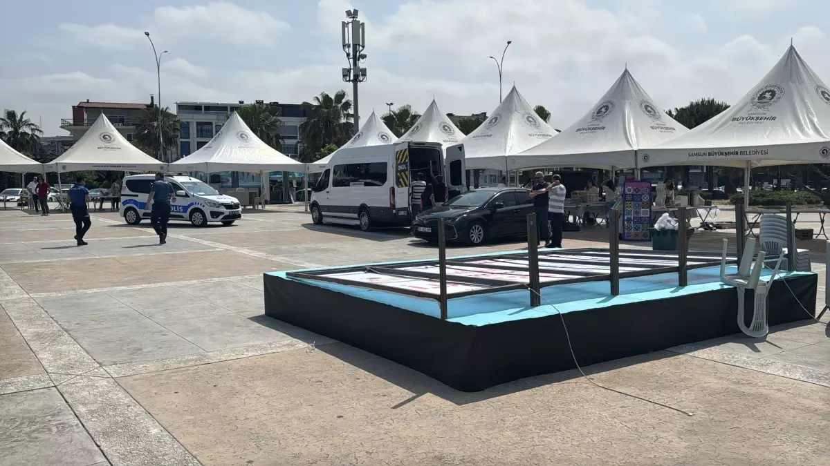 Samsun'da Demir Pano, Öğrencilerin Üzerine Düştü: 5 Yaralı