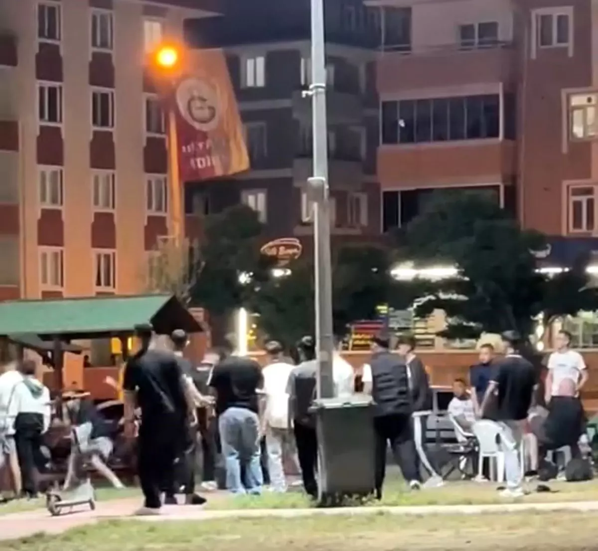 Edirne'de İki Grup Genç Arasında Kavga: Panik Anları