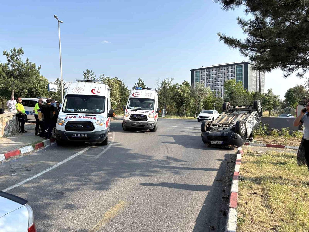 Edirne'de Trafik Kazası: İki Araç Çarpıştı, İki Yaralı