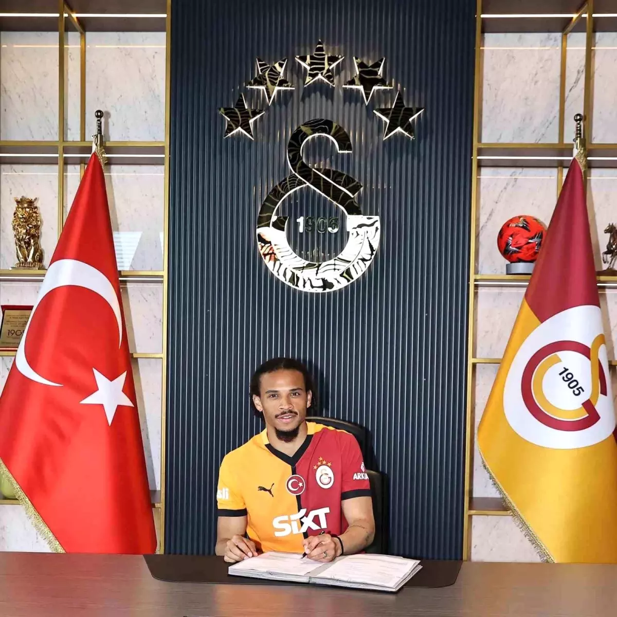 Galatasaray, Leroy Sane ile 3 Yıllık Sözleşme İmzaladı