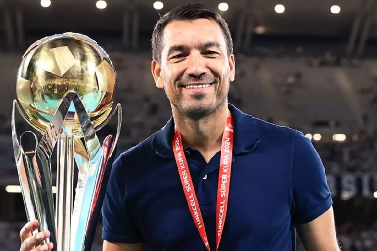 Giovanni van Bronckhorst, Premier Lig'in devine gidiyor! Ön anlaşma tamam