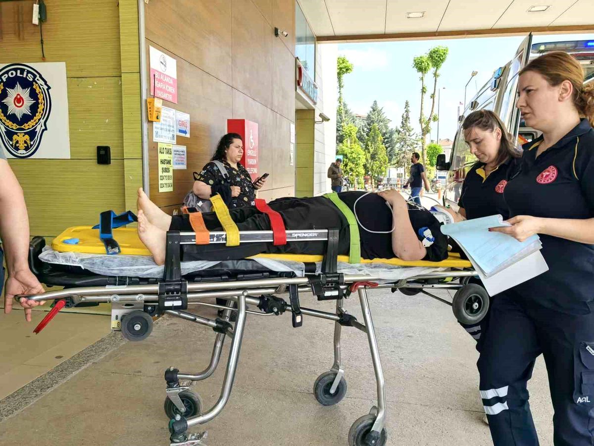 İnegöl'de Motosiklet Kazasında Genç Sürücü Ağır Yaralandı