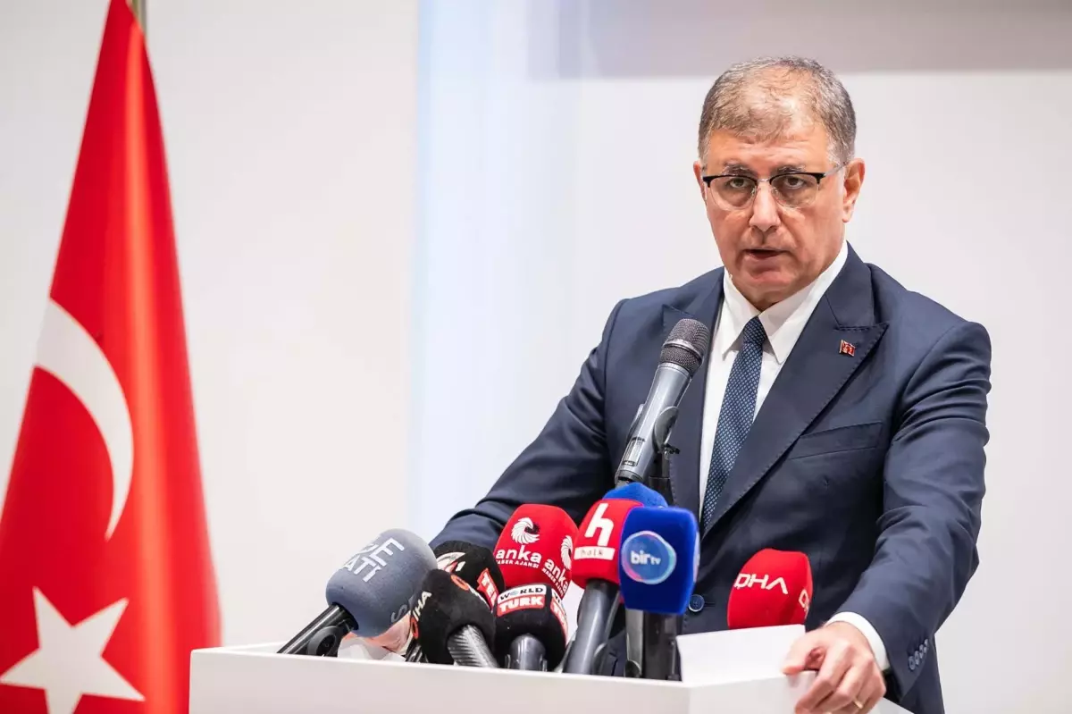 İzmir'de Toplu İşten Çıkarmalar: Cemil Tugay ve AK Parti'den Açıklamalar