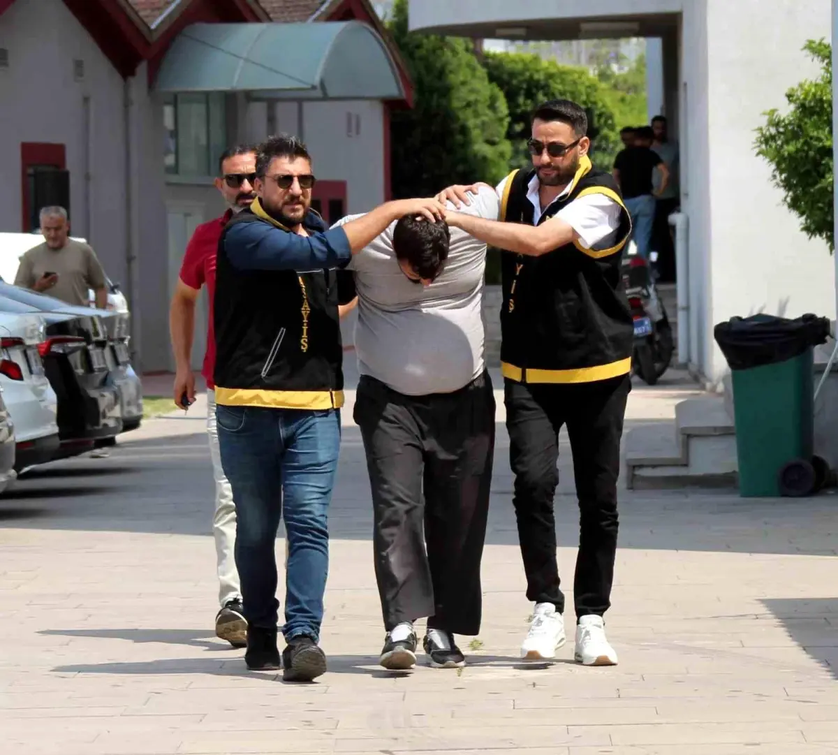 Adana'da Annesini Öldüren Genç, 'Bir Anlık Öfkeyle' Pişman Olduğunu Açıkladı