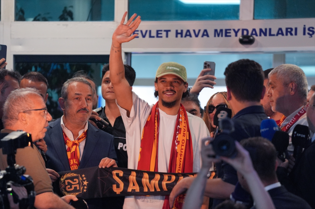 Leroy Sane İstanbul'a geldi! leroy Sane Galatasaray'a transfer oldu mu? Leroy Sane İstanbul'a geldi! leroy Sane Galatasaray'a transfer oldu mu?