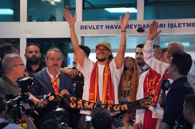 Leroy Sane İstanbul'a geldi! leroy Sane Galatasaray'a transfer oldu mu? Leroy Sane İstanbul'a geldi! leroy Sane Galatasaray'a transfer oldu mu?